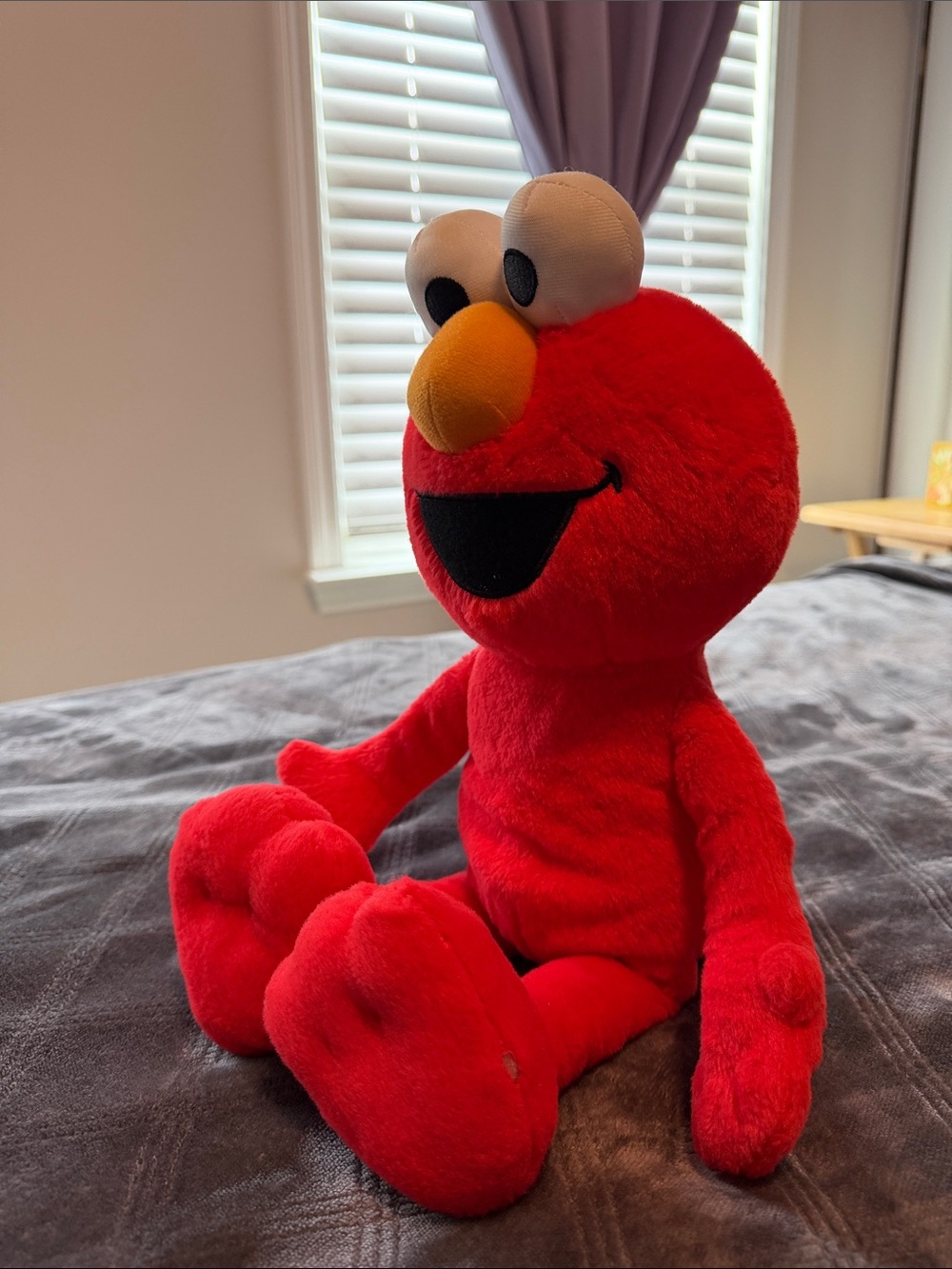 Red Plush Elmo-Style Toy - Soft Cuddly Pet Plush